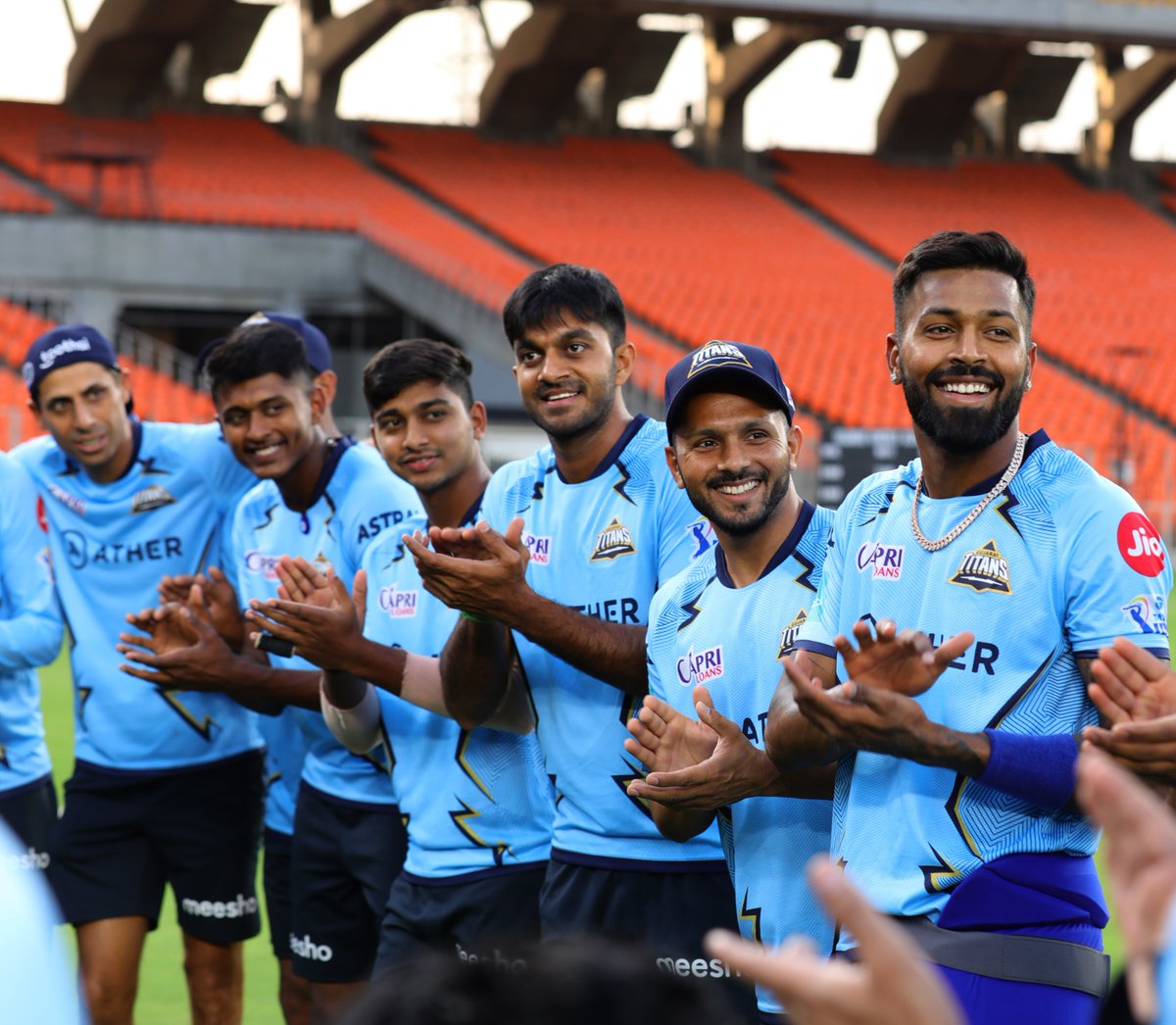 gujarat_titans's tweet photo. Hardik ka Swagat! 🙏 

#SeasonOfFirsts #AavaDe https://t.co/zJQlT3RBvH