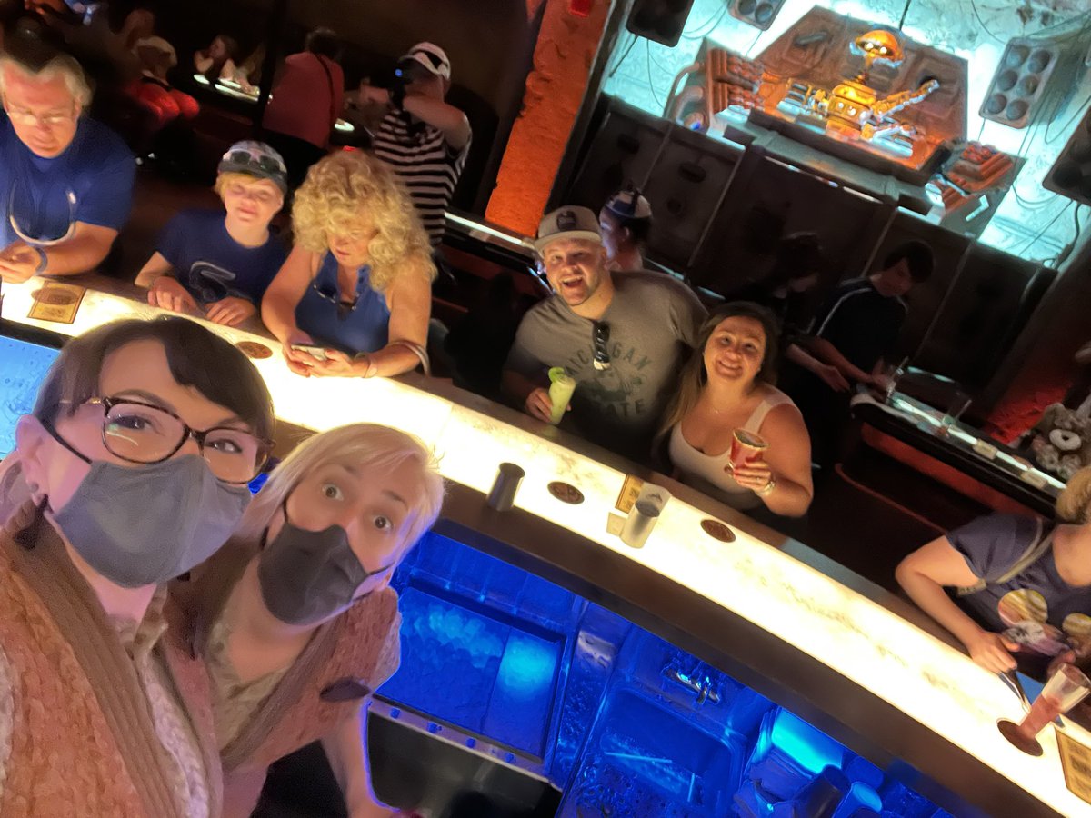 breeflan's tweet photo. In a galaxy far, far, away we’d like to give a #castcompliment to the cast members at Ogas Cantina for making our trip to the galaxy extra magical! 🛸🍹 https://t.co/oWXEuTtx9M