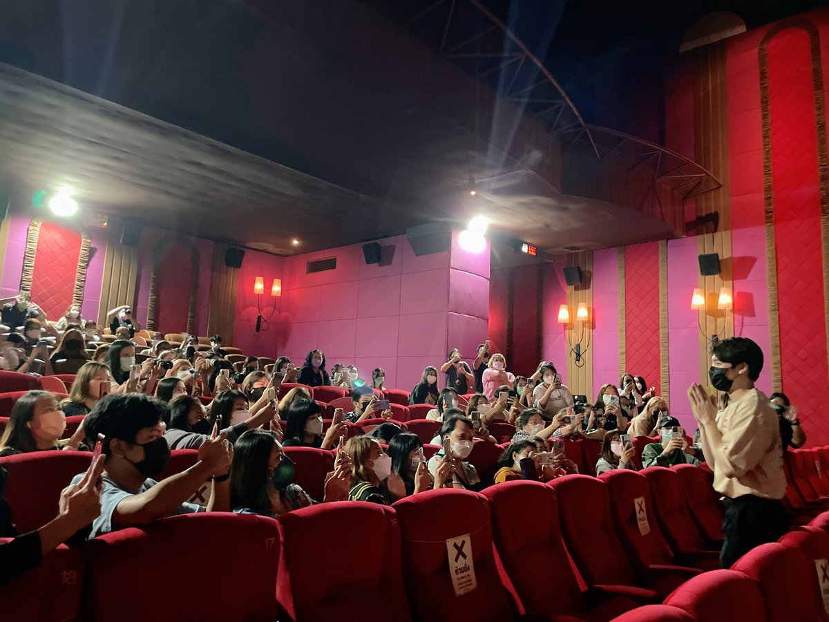 fivestar_movies's tweet photo. มีน-พีรวิชญ์ แอบไปเซอร์ไพรส์ ชาว #2wish หรือ FC #มีนแปลน พร้อมแจกโปสเตอร์ #พี่นาค3 ให้ผู้โชคดี ที่โรงภาพยนตร์เมเจอร์รัชโยธิน #m34nismind #peenak3 #มีนพีรวิชญ์ https://t.co/kuyPU0tOK1