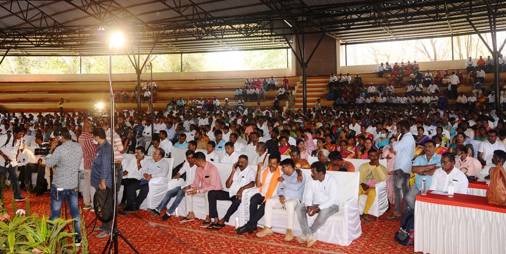 BCWDCKM's tweet photo. ಮಾನ್ಯ ಸಚಿವರು ಹಾಗೂ ಚಿಕ್ಕಮಗಳೂರು ಜಿಲ್ಲೆಯ ಎಲ್ಲಾ ಗಣ್ಯ ಶಾಸಕರು, ಸಂಸದರು ಅಂತ್ಯೋದಯ ಕಾರ್ಯಕ್ರಮಕ್ಕೆ ಆಗಮಿಸಿ, ಉದ್ಘಾಟಿಸಿ,ಯಶಸ್ವಿಗೊಳಿಸಿದರು.,@KotasBJP @BCWD_KARNATAKA  @BSBommai @ZP_Chikmagalur https://t.co/tIffWFdApK