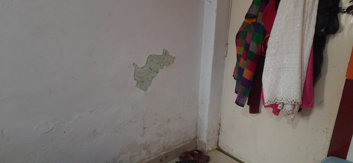 PratikDeb7's tweet photo. Today I had this disgusting experience with 
@oyorooms 

I have booked one room at GangesGuestHouse SPOT 60281 from 17 to 20 Mar). Please find the attached images of that room.
 
@oyorooms  is this the living standards you maintained?

Kindly Note @uptourismgov @myogiadityanath https://t.co/vMh6Gsq143