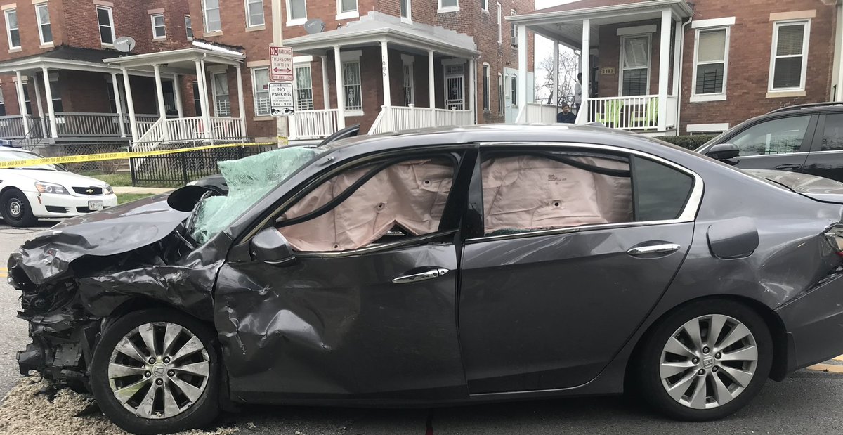 BCFDL734's tweet photo. 💥CRASH WITH 5 EMS UNITS💥
Mosher St & Poplar Grove St 21216
#Mosher
@docbullock
#BMORESBravest on scene with a crash involving a @BaltimorePolice @FOP3 cruiser. *5* #BCFDEMS units called + #BCFDHazmat. All 5 injured taken to hospitals in various conditions. #BalTraffic https://t.co/AtlWqjzSNC