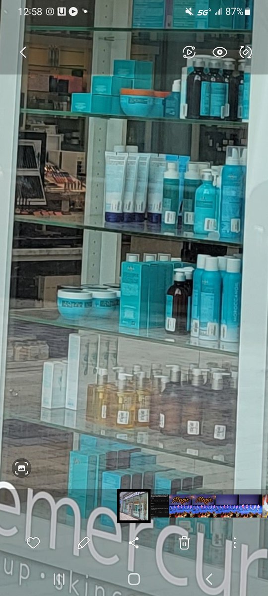 Hey <a href="/bluemercury/">Bluemercury</a> shouldn't the products that are closest to the window face out? I (obvs) recognize <a href="/Moroccanoil/">Moroccanoil</a> but no idea what other brands you carry. 
#facing #retail #marketingfail
#boston