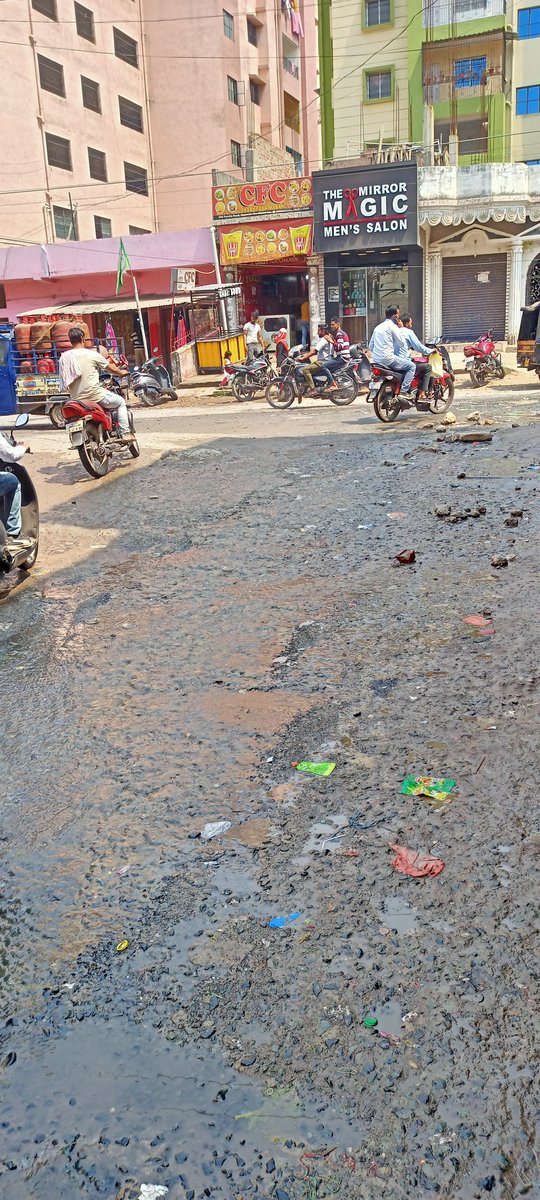 KawishIman's tweet photo. this is the picture of old purulia road near azadnagar police station, due to some improper construction by (JBVNL) the drainage system is blocked , because of this the sewer water is flows in road 

@DCEastSinghbhum 
@PRDJSR https://t.co/dYUO3Yk7bm