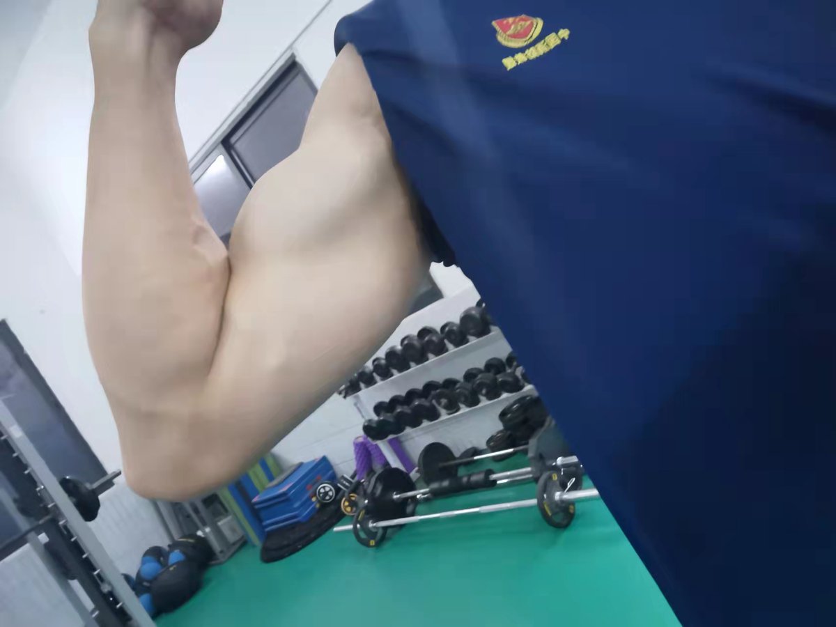 Smith84993095's tweet photo. 🚒是真的，遇到困难的也是真的，能帮上忙再私聊，不要嘴炮。下图是他本人照片。我也不能保证他能做什么，毕竟别个是直男。 https://t.co/UO49bzoq8R
