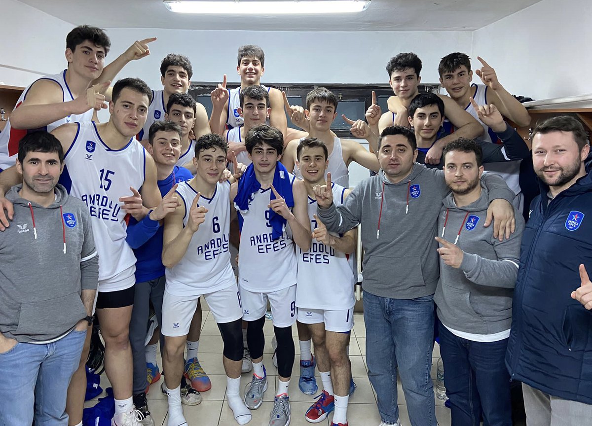 U16 Yıldız A takımımız, Bahçeşehir U16 takımına karşı 87-75 galip gelerek U16 Ligi İstanbul Şampiyonu oldu! 

Tebrikler çocuklar! 💪🏻 

#NewQuest
#BenimYerimBurası