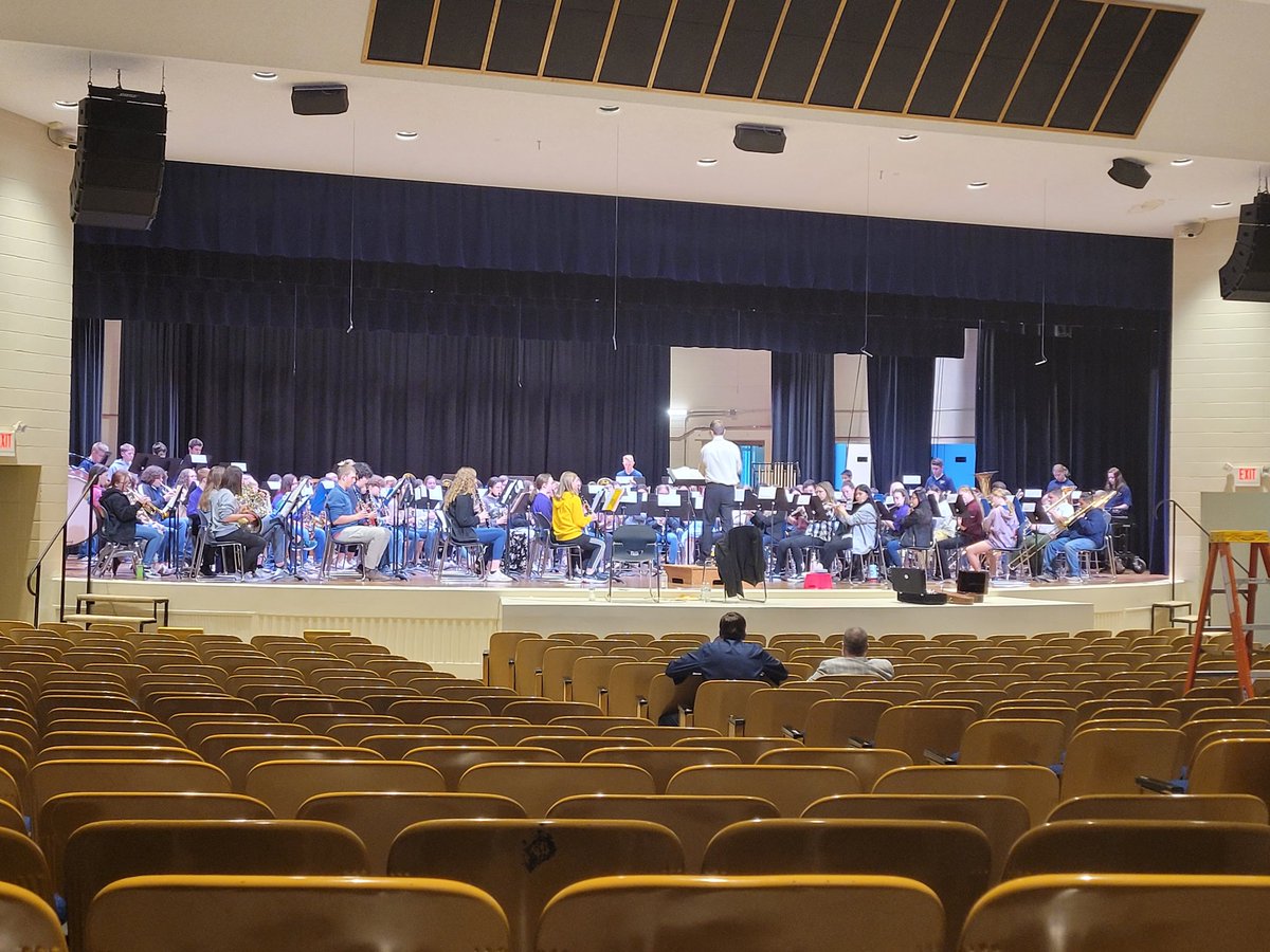 Yesterday, six of our junior high band students participated in the York Middle School Honor Band! The students selected were Nevaeh Fisher, Izabell Leffers, Tessa Miller, Cora Bartos, Reagan Hinds, and Levi Moore. Congratulations to these students! What a fun day! 😄🎶