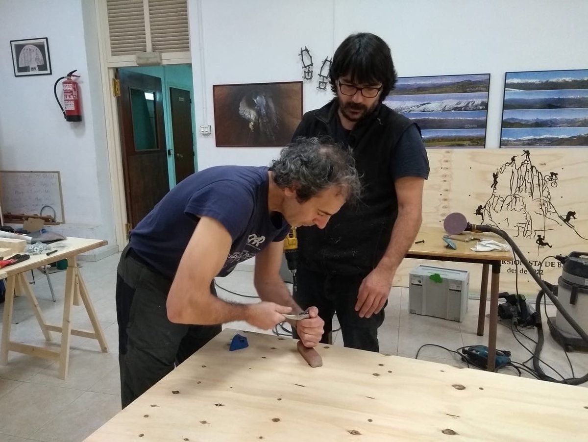 Foment_cat's tweet photo. L’ampliació del nostre rocòdrom va prenent forma 🤩 Moltes gràcies als companys que han participat aquest cap de setmana a les jornades de treball al local del Foment 👏👏
.
#boulder #rocodrom #fomentexcursionistadebarcelona https://t.co/R5AwU8osCy