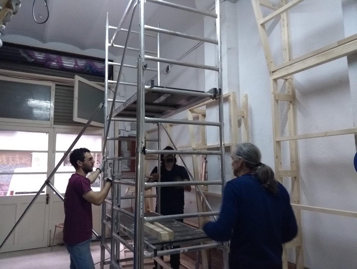 Foment_cat's tweet photo. L’ampliació del nostre rocòdrom va prenent forma 🤩 Moltes gràcies als companys que han participat aquest cap de setmana a les jornades de treball al local del Foment 👏👏
.
#boulder #rocodrom #fomentexcursionistadebarcelona https://t.co/R5AwU8osCy