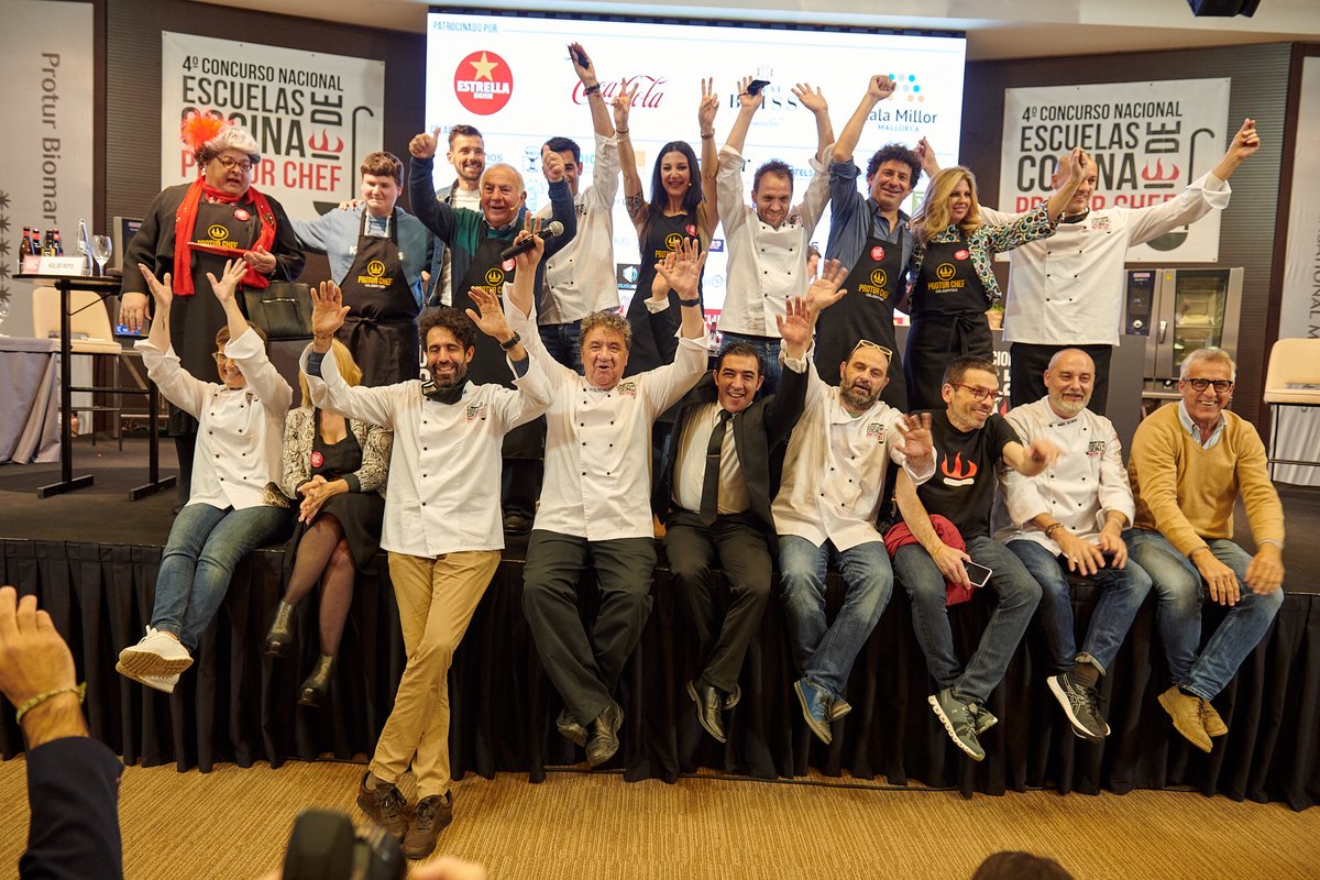 TomeuCuiner's tweet photo. Todo un espectáculo en #ProturChefCelebrities22 #ProturChef22 @ProturChef @TomeuCaldentey https://t.co/rraCFA09cR https://t.co/HvRSvhHfAw