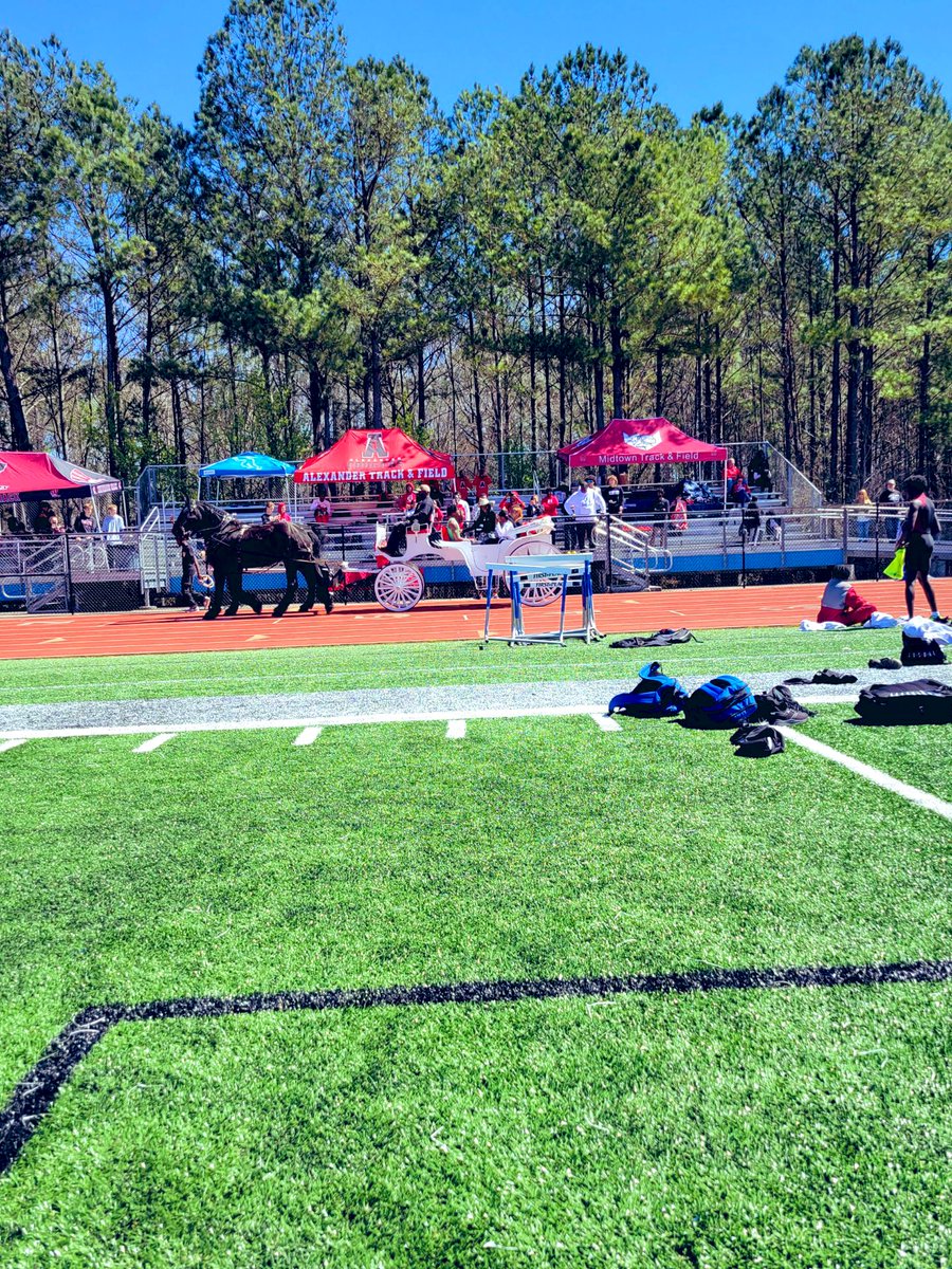 It wouldn’t be the SOUTHSIDE if it wasn’t the MOST... #southside #bestMeetEver #oneShiloh <a href="/WestlakeTFXC/">@WestlakeTrack/CC</a> #leaveYourLegacy #Atlanta <a href="/ShilohAthletics/">ShilohAthletics</a>