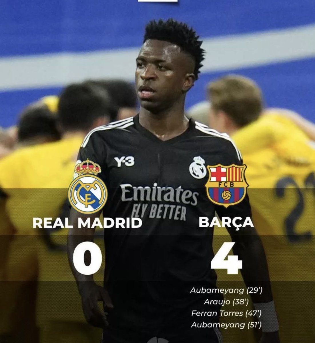berna_sm11's tweet photo. Titular de hoy un real Madrid de luto en el Bernabéu @elchiringuitotv #ElClasico @jpedrerol #ElChiringuitoTV @Sandradiazarcas https://t.co/0nGVafkQZQ