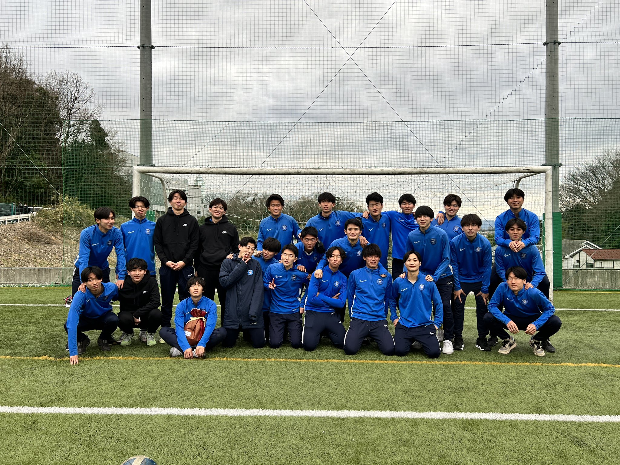 桐蔭学園高校サッカー部保護者会 公式 サッカー部56期三送会 22 3 昨年同様コロナ禍を考慮し ピッチ上での開催という心に残る会となりました 監督 コーチ及び保護者の皆さま 本当にお世話になりました 56期の選手たちは これからそれぞれ