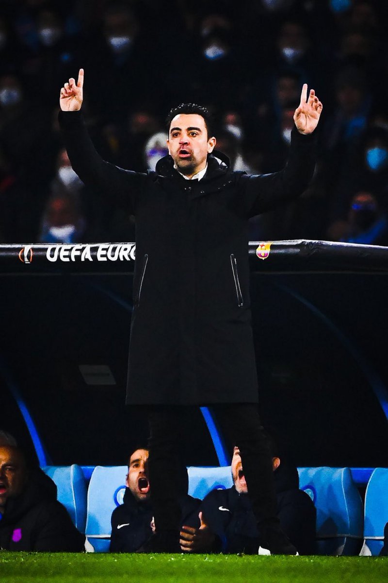 AlaweZgrte's tweet photo. #ريال_مدريد_برشلونه فاز 4 ضد اتلتيكو
فاز 4 ضد فالنسيا
فاز 4 ضد نابولي
فاز 4 ضد بلباو
فاز 4 ضد اوساسونا
و 4 اليوم ضد الريال بالبيرنابيو

تشافي يمشي ويجلد بـ"الأربعه" 
فيسكا برسا 🔴🔵💪🏻 https://t.co/sYaQtJfnEP