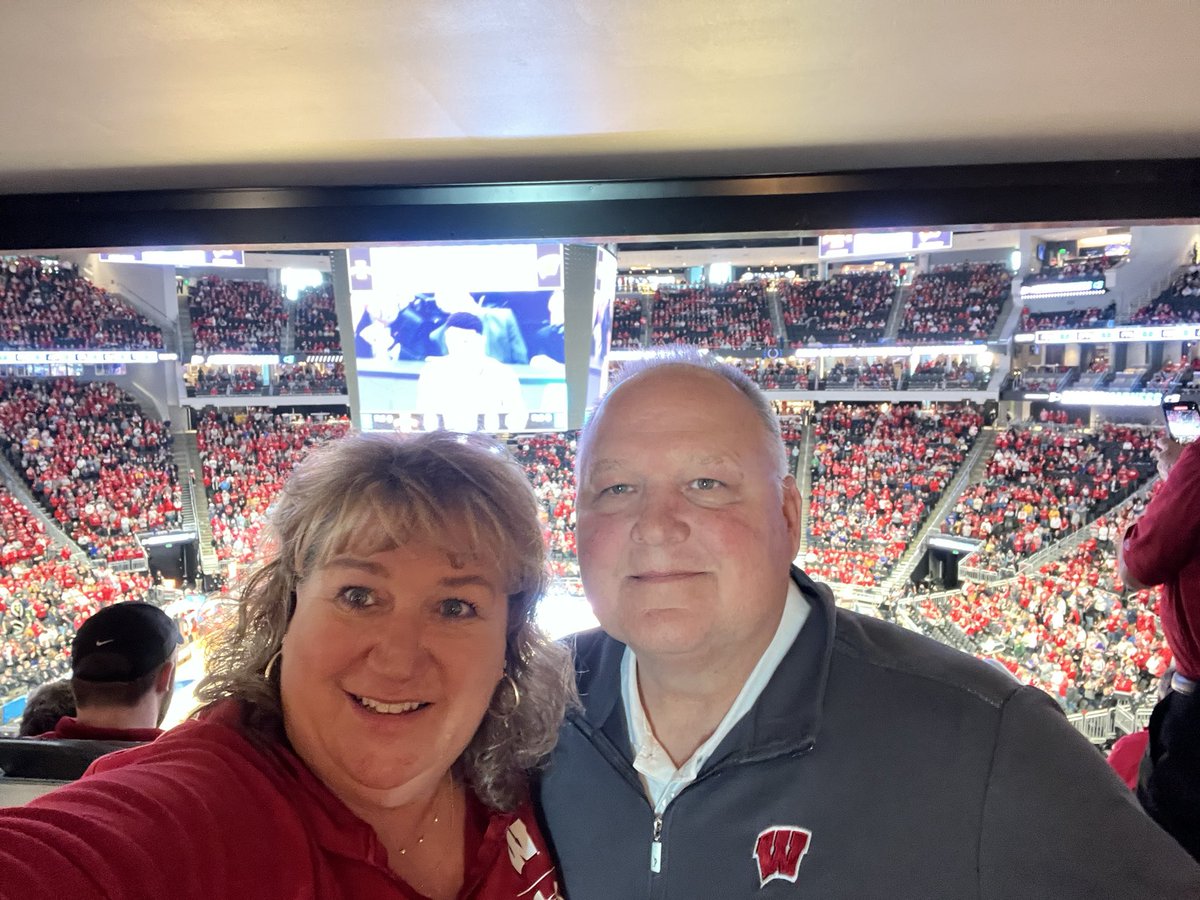 YKacz's tweet photo. Let’s Go Badgers!!! ❤️🎉❤️  
#mmselfie
#marchmadness
#fiservforum https://t.co/kptBtRZf03