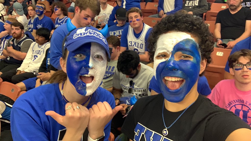 MayaReefes's tweet photo. #mmselfie GO DUKE https://t.co/rmCgI3tXuI