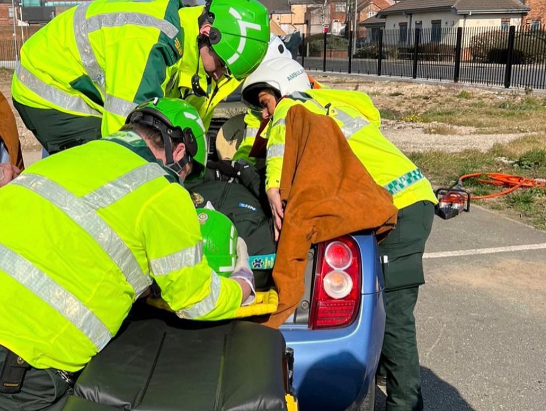 cddextrication's tweet photo. Joint emergency service training session today, showing our capabilities and how we can work together to bring an effective resolution to incidents https://t.co/YEz2pdQAqY