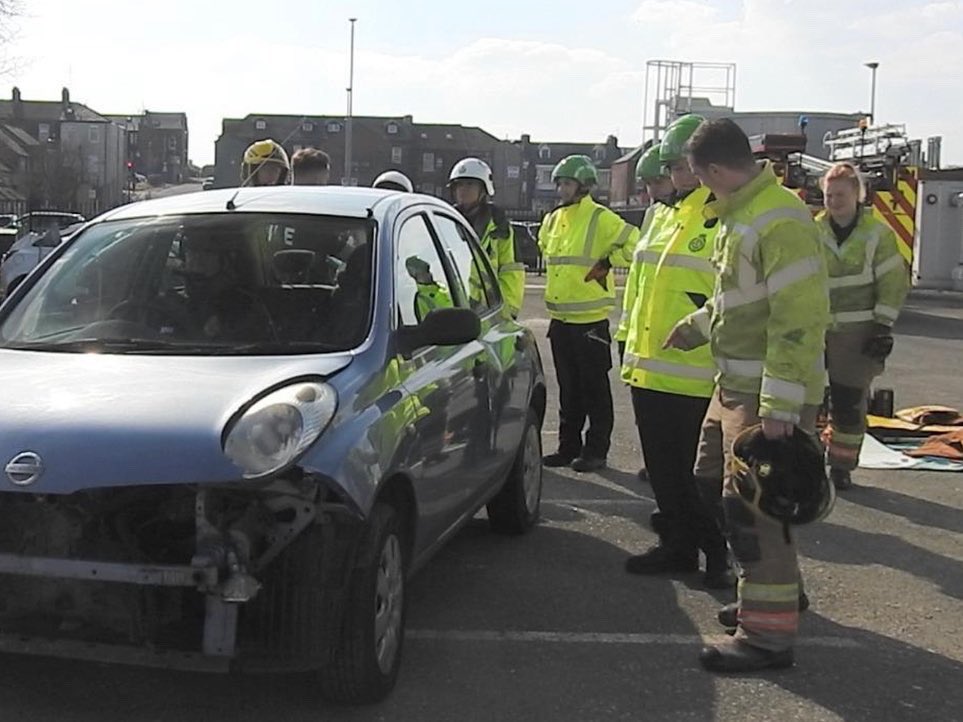 cddextrication's tweet photo. Joint emergency service training session today, showing our capabilities and how we can work together to bring an effective resolution to incidents https://t.co/YEz2pdQAqY