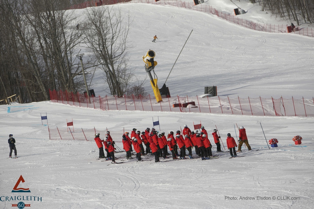 What do you call a gathering of sno pros? AWESOME! Thanks to all coaches &amp; instructors who made this season fabulous for our athletes young &amp;( not so) old @craigleithskiclub
#toppeakcraigleith2022 
#craigleithalpineprograms 
#lovewinter
#mackenzietoppeak