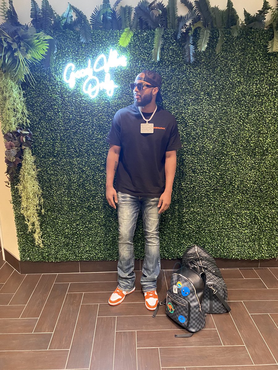 BaldJesusFareal's tweet photo. Good Vibes Only ✌🏾 https://t.co/tsfVrlfEnL