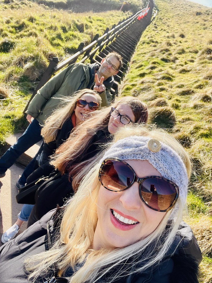 elainefitzp's tweet photo. Lovely weekend 👨‍👩‍👧👭🥂🌞 🥰🐶@lynneymac1 https://t.co/jREOisOC4R