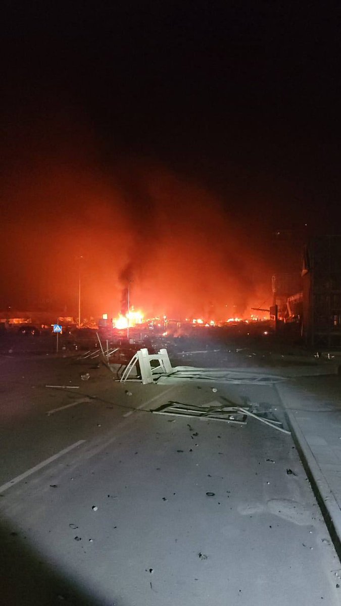 RT @nexta_tv: Fires in #Kyiv. According to preliminary information, a shopping center is on fire. https://t.co/4OaIZ6znpM