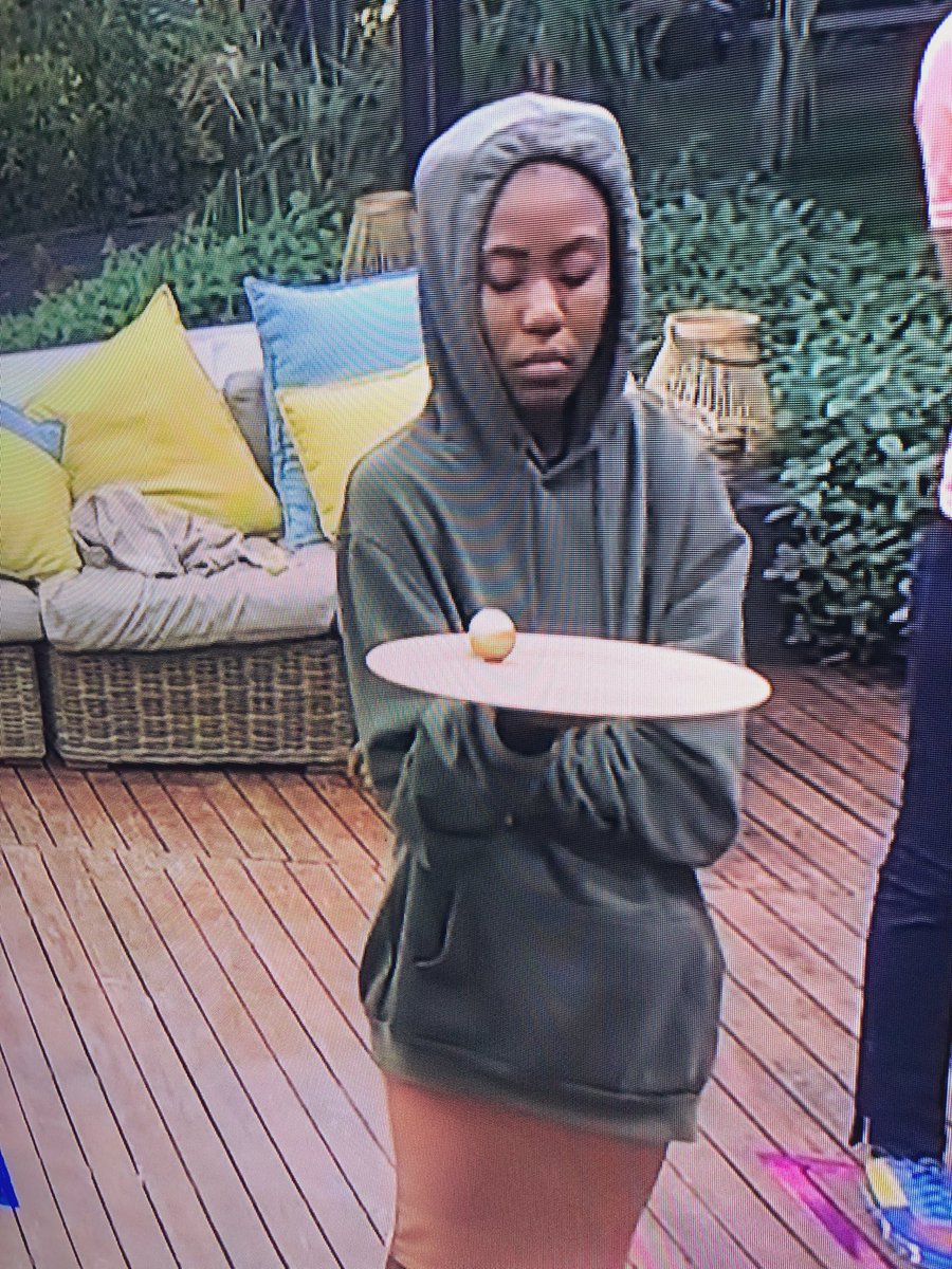 Angela04395400's tweet photo. The love I have for this girl though Yooh. 🙆🏽♀️🙆🏽♀️🙆🏽♀️❤️❤️❤️❤️. You are doing great Thato. #Thato𓃵 #PrayForThato #BBMzansi https://t.co/XYpRlypgGN