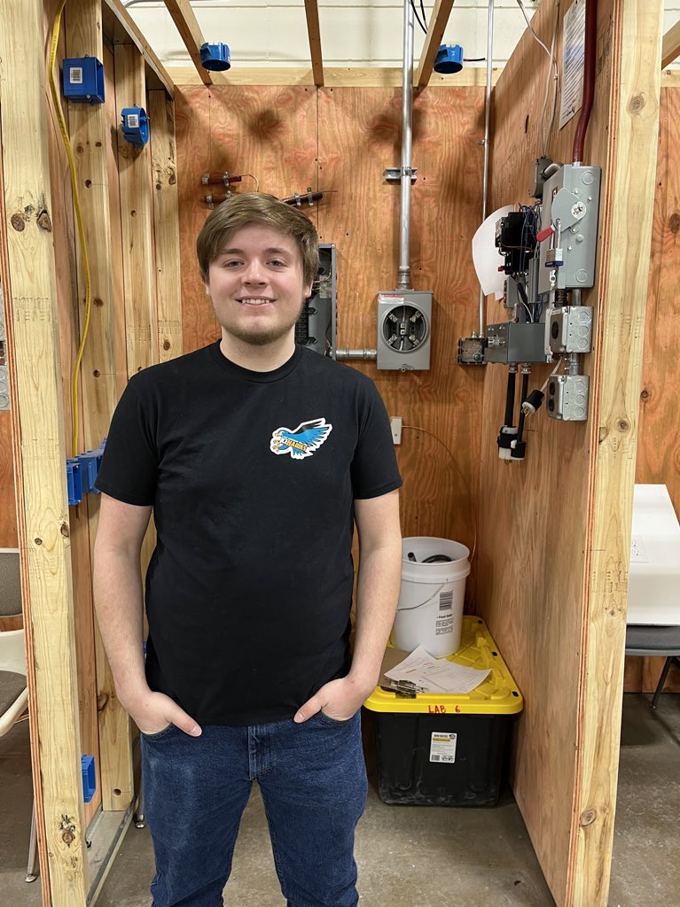 LSC_Duluth's tweet photo. Welcome to Lake Superior College, Thomas! The Hibbing High School Senior is excited to graduate this May and then attend LSC this fall, likely for the electronics/commercial and residential wiring program. #FutureIceHawk #FutureElectrician #LakeSuperiorCollege #VisitLSC https://t.co/pJsEugN20P