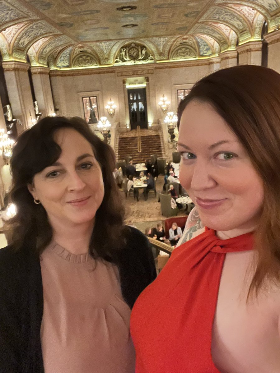 KerryGorgone's tweet photo. Had an amazing whirlwind of a girls’ weekend in Chicago thanks to @packupgo_travel and @united! The Office Experience, “the bean,” a Ghosts and Gangsters tour, an architecture cruise, a magic show, #SecondCity, the @AWMuseum, and more. AND a stay at @PendryHotels. 🥰 #PackUpAndGo https://t.co/e9pjmrBn8Q