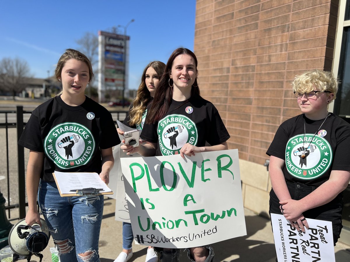 wisaflcio's tweet image. Great rally today in support of workers organizing at Starbucks in Plover, Wisconsin. Solidarity! That's right: “Don’t Let Them Grind You Down!” #SBWorkersUnited #UnionYes