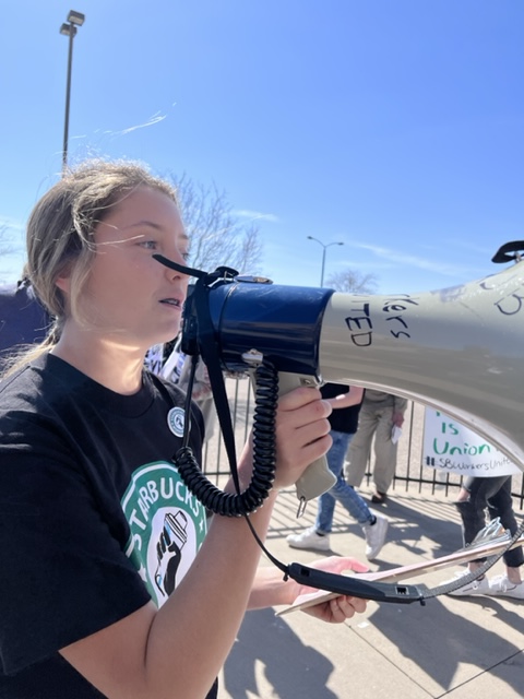 wisaflcio's tweet image. Great rally today in support of workers organizing at Starbucks in Plover, Wisconsin. Solidarity! That's right: “Don’t Let Them Grind You Down!” #SBWorkersUnited #UnionYes