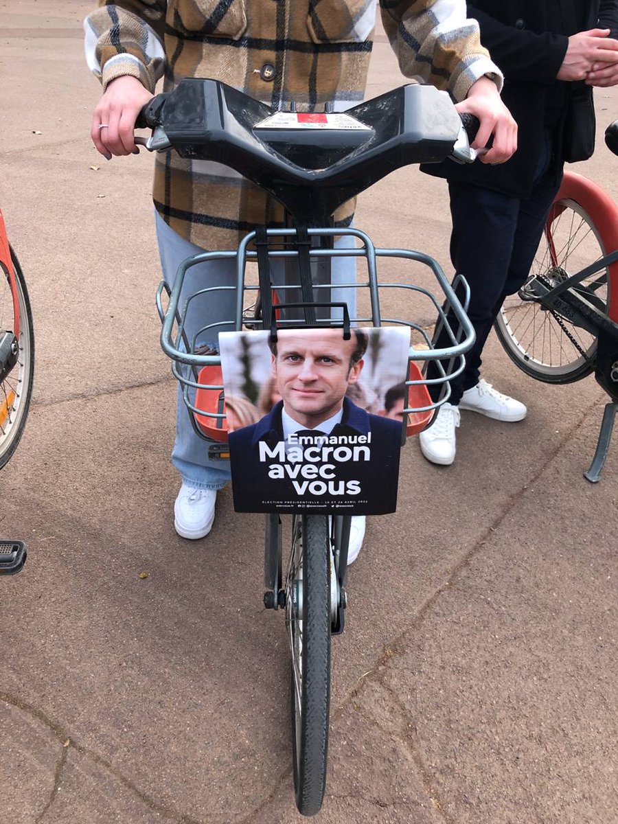 lesjem69's tweet photo. ⏱️H55

Les JAM les plus sportifs ont parcouru 6,9 km en Velo'v le long des quais jusqu'au parc de la Tête d'Or 🚲

#69H #AvecVous #Macron2022 https://t.co/k0E074lBlk