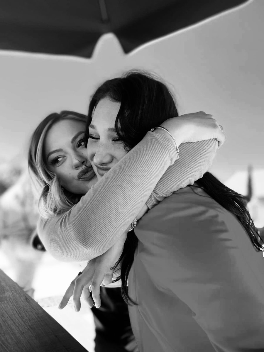 KandaMakay's tweet photo. The absolute most selfless person I’ve ever met⭐️ 
@raeburton you are my best friend. https://t.co/tsRLvwkJbZ