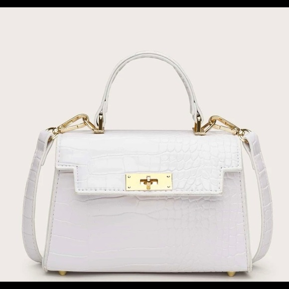 ShopAlexisK's tweet photo. So good I had to share! Check out all the items I'm loving on @Poshmarkapp #poshmark #fashion #style #shopmycloset #shein: https://t.co/AFJcr5IDTA https://t.co/BExrdcuKZg
