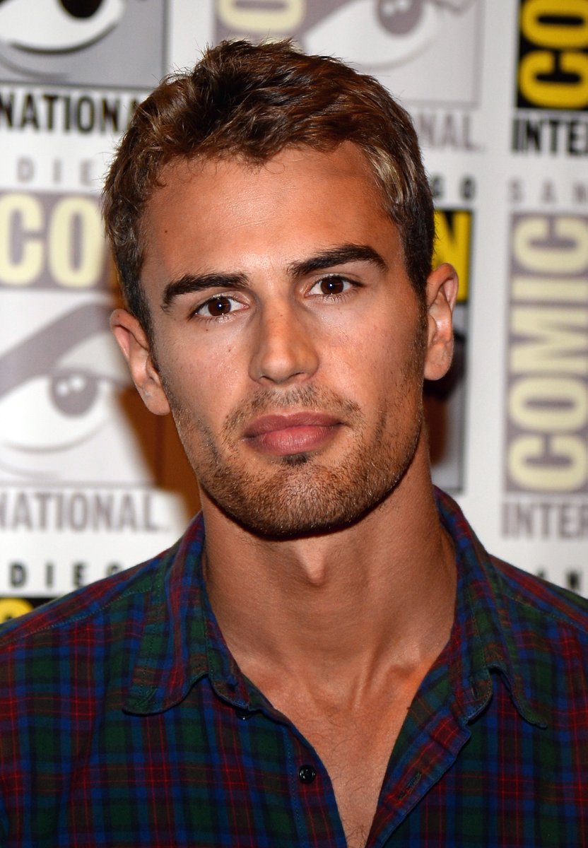 TheoJames_Daily's tweet photo. Theo James at the 2013 Comic Con in San Diego #TheoJames https://t.co/0f7oEJntxY