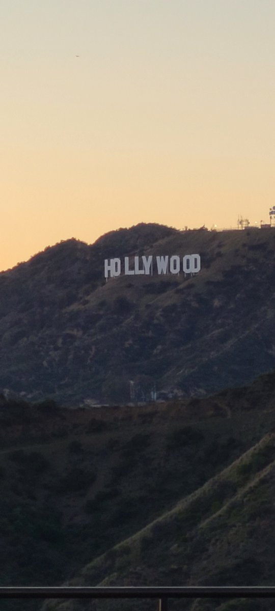 samrhansum's tweet photo. #Sunset in the #Hollywood Hills. https://t.co/Q6mrVYBA63