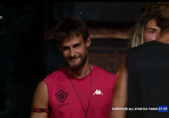 yazovaa's tweet photo. Düşmanlarını alt etmiş erkek gülüşü..

#Survivor • #survivor2022allstar https://t.co/EJ9h0C7cvc