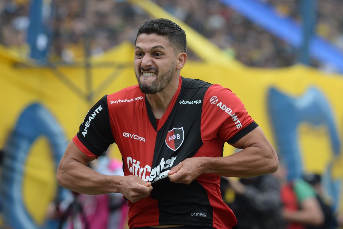 SebaGranata's tweet photo. El festejo del clásico rosarino #Newells #FotoSebaGranata @Newells https://t.co/25n7TqzB7Q
