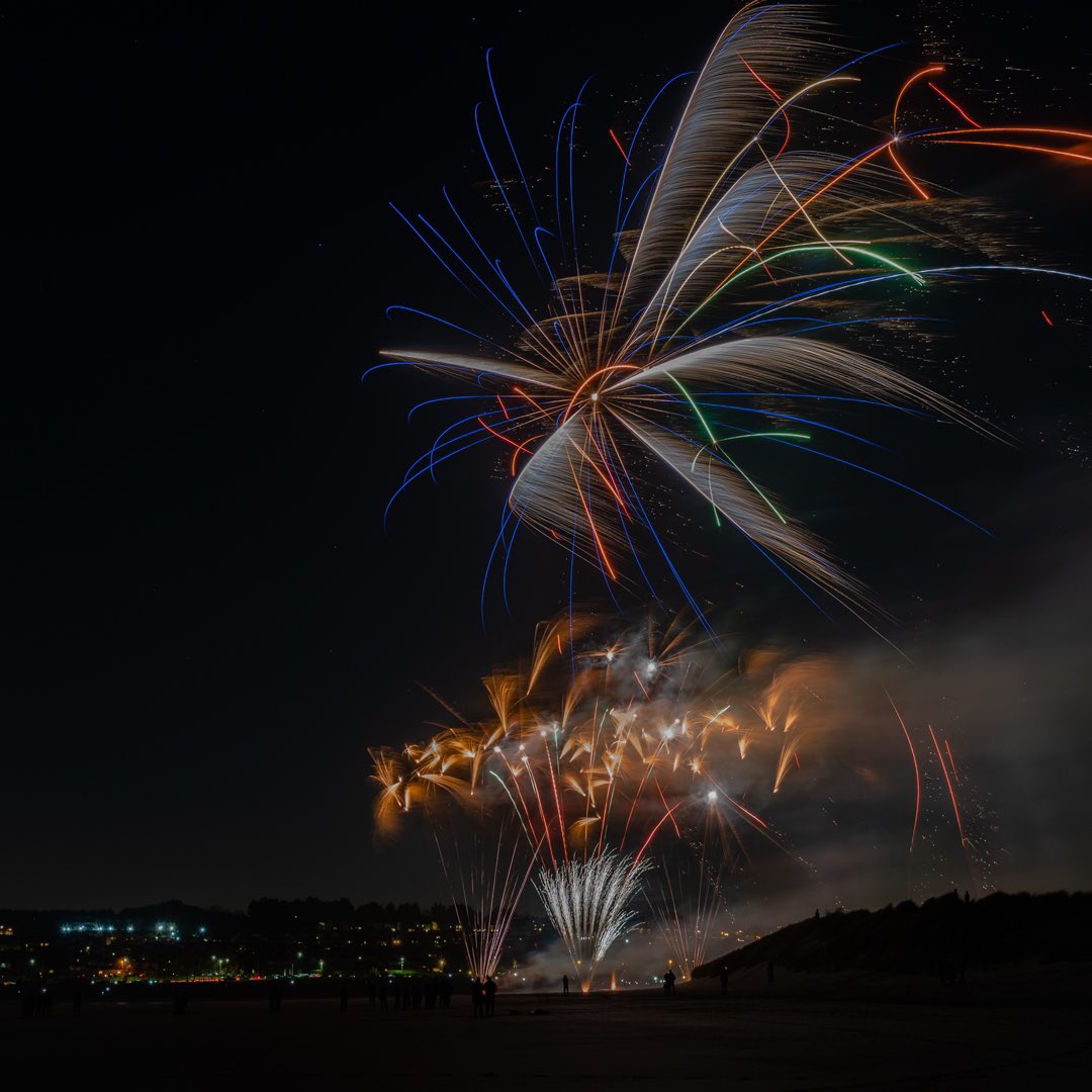 GfcPhoto's tweet photo. Some images of the fireworks at this weekend’s Remembrance &amp; Recognition event for Covid victims and healthcare and essential workers.
#eventsinfingal #photography #fireworks https://t.co/WVugQjHjTm