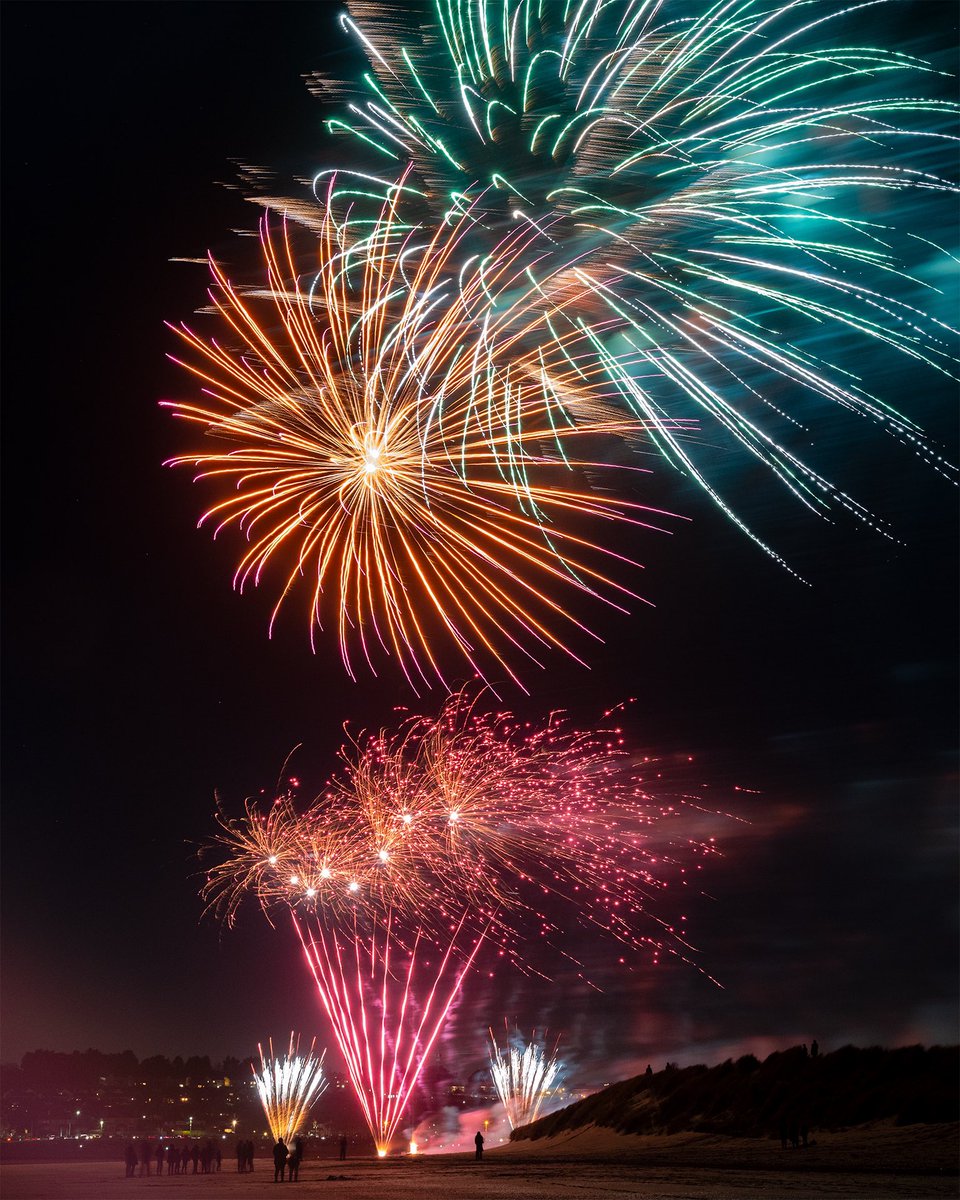 GfcPhoto's tweet photo. Some images of the fireworks at this weekend’s Remembrance &amp; Recognition event for Covid victims and healthcare and essential workers.
#eventsinfingal #photography #fireworks https://t.co/WVugQjHjTm