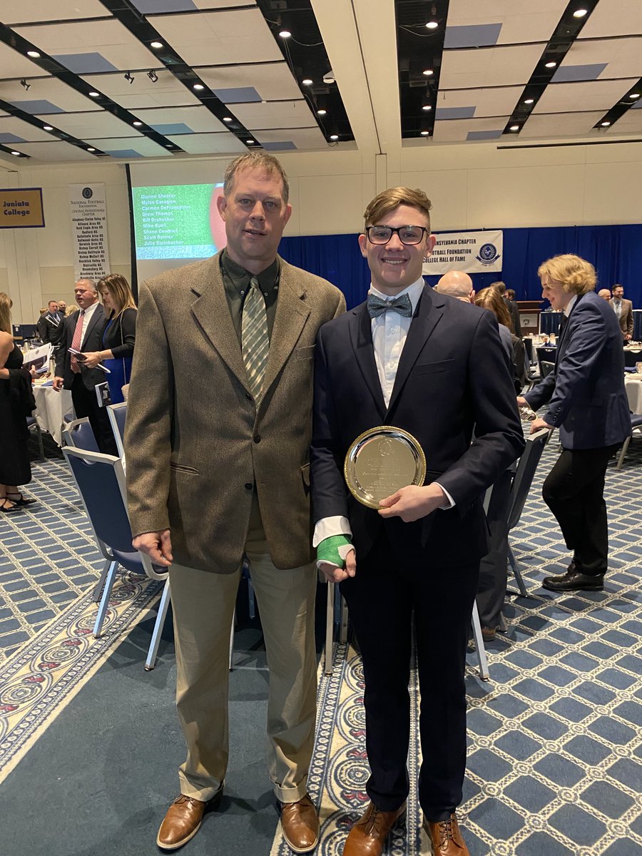 bmuss21's tweet photo. One of the best parts of being a Coach is getting to celebrate athletes on and off the field. Congratulations to Michael Miller NFFCPA Scholar Athlete.
⁦@jvhsathletics⁩ https://t.co/BjZx1VuMbd