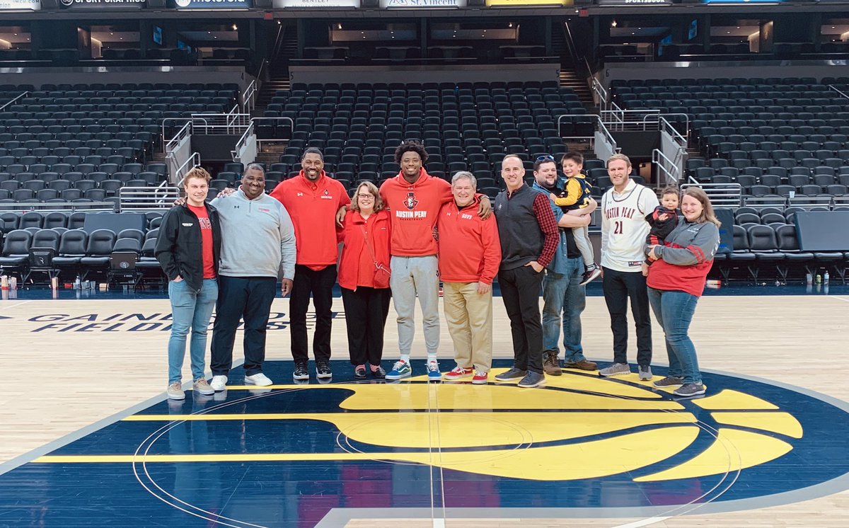 letsgopeay's tweet photo. Successful trip to Indy. 🎩 🏀 

Always good to see a GOVS great and a @TerryTaylor21 &amp; @Pacers “W” 

#LetsGoPeay https://t.co/gJRXV5y79j