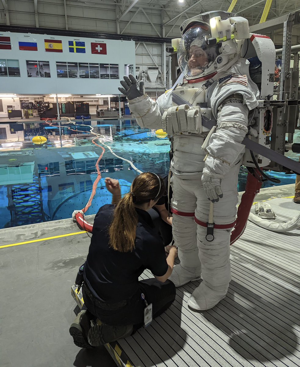 Astro_Jessica's tweet photo. Thank you to an incredible team of women @NASA_Johnson for suiting me up for Friday’s training underwater at the #neutralbouyancylab! #womenshistorymonth https://t.co/cHQdq1A75W