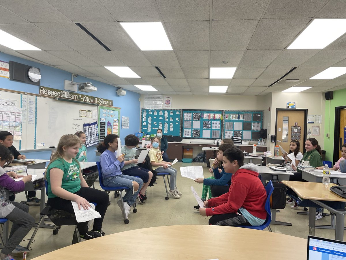 MsKovatchis's tweet photo. Students did a wonderful job debating if the colonies should stay under Great Britain’s rule or if they should fight for their freedom! #wdsd7 https://t.co/49UYUPpiUR
