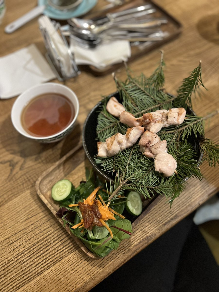 А ужин был в кафе Сказка. И вот там не пафосно, вкусно и чудесно в целом. Стараются ребята. Выпечка очень