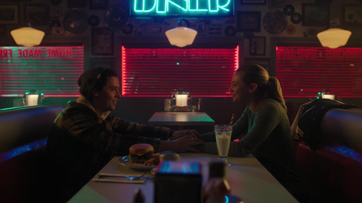 BugheadLegacy's tweet photo. or you could also… kiss your girlfriend #Riverdale https://t.co/pMeDp3FCuf
