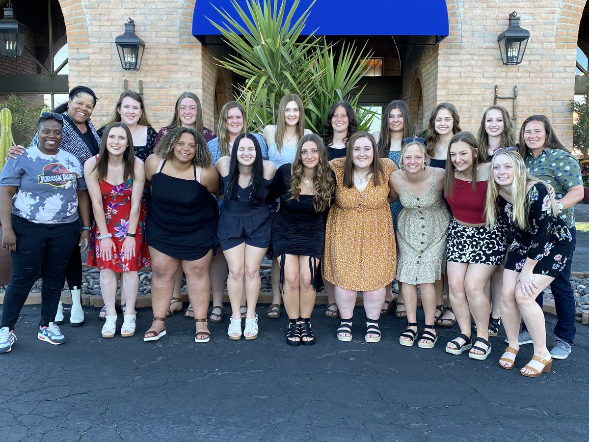 SoftballViterbo's tweet photo. Wrapped up a week in AZ yesterday. We grew so much as a team and as a family. The future has never looked brighter for us, we have so much positivity in this program!! https://t.co/PDzG6denEg