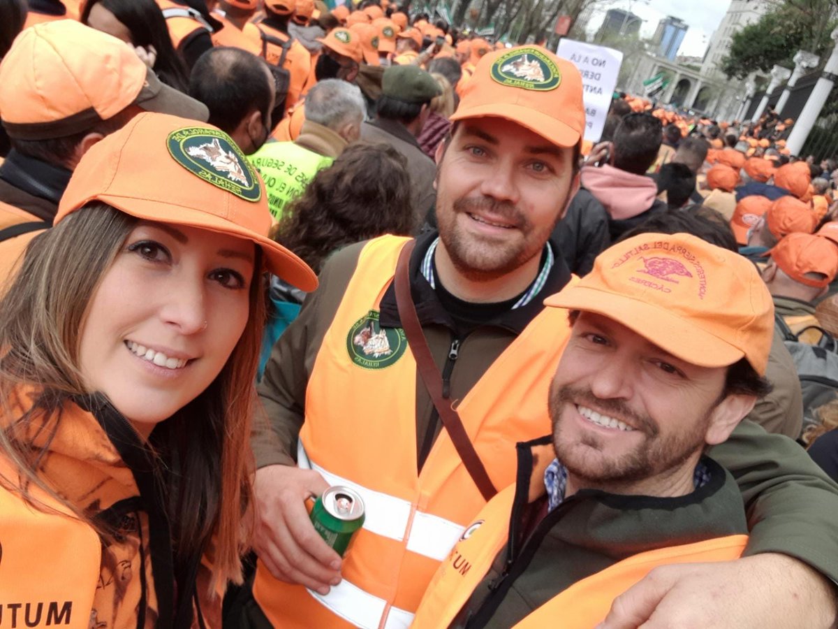 Porque no somos un elemento folclórico
¡Orgullosas de ser cazadoras! 
<a href="/SergioGaTorres/">Sergio Torres 🇪🇭 🔻🐈</a> <a href="/Teresaribera/">Teresa Ribera</a> <a href="/juralde/">Juan López de Uralde</a>  <a href="/LuisPlanas/">Luis Planas Puchades</a> <a href="/PSOE/">PSOE</a> <a href="/Podemos_EXT/">Podemos Extremadura</a> <a href="/elmundo_es/">Elmundo</a> <a href="/el_pais/">EL PAÍS</a>  <a href="/populares/">life</a> <a href="/okdiario/">okdiario.com</a>
#20MRural #caza