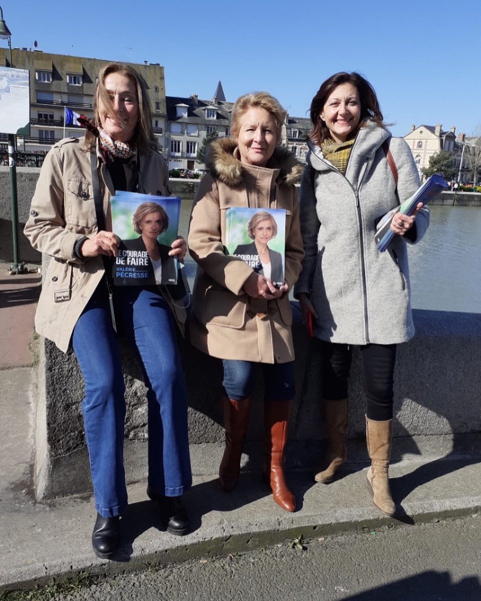 SophieGaugain's tweet photo. #carnetdecampagne @TrouvilleSurMer  avec ma fidèle équipe . Programme #NouvelleFrance @vpecresse sous le soleil de normandie ! https://t.co/E3uwmENttd