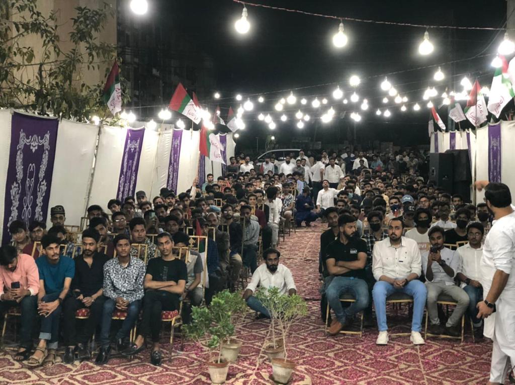 anzar_siddiq's tweet photo. 20/03/2022
ڈسٹرکٹ سینٹرل کے مختلف علاقوں سے تعلق رکھنے والے 230 سے ذائد نوجوانوں نے مہاجر یوتھ موومنٹ ( ایم کیؤ ایم پاکستان ) میں شمولیت اختیار کرلی۔ تقریب میں کنوینئر ایم کیؤ ایم پاکستان ڈاکٹر خالد مقبول صدیقی اور دیگر مرکزی ذمہ داران کی شرکت کی اور نوجوانوں کی شمولیت کو سراہا https://t.co/Rhr2wntq1w